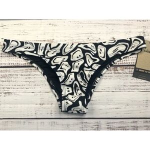 Nike F&uuml;rdőruha, &uacute;sz&oacute;dressz, &uacute;sz&oacute;nadr&aacute;g Nike CHEEKY BIKINI BOTTOM B (Nike Swim) női